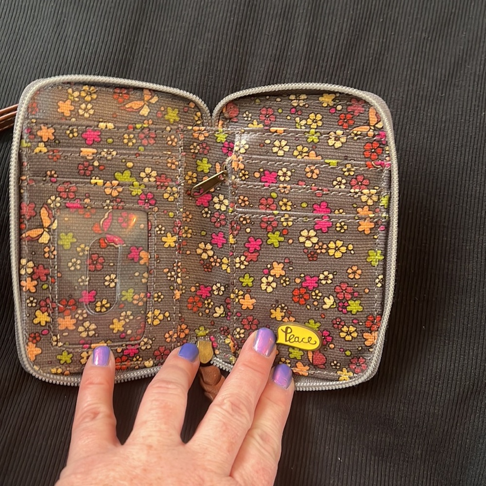 Fun smaller wallet - Picture 4 of 7